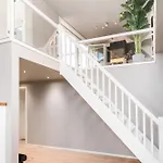 Two Bedroom Penthouse With Large Living And Rooftop In The Centre Of *