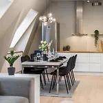 Two Bedroom Penthouse With Large Living And Rooftop In The Centre Of