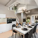 Leilighet Two Bedroom Penthouse With Large Living And Rooftop In The Centre Of