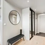 Leilighet Two Bedroom Penthouse With Large Living And Rooftop In The Centre Of