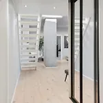 Leilighet Two Bedroom Penthouse With Large Living And Rooftop In The Centre Of *