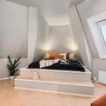 Two Bedroom Penthouse With Large Living And Rooftop In The Centre Of Leilighet *