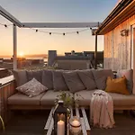 Leilighet Two Bedroom Penthouse With Large Living And Rooftop In The Centre Of Trondheim