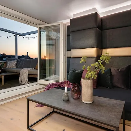 Appartamento Two Bedroom Penthouse With Large Living And Rooftop In The Centre Of *
