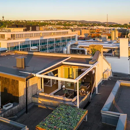Two Bedroom Penthouse With Large Living And Rooftop In The Centre Of *