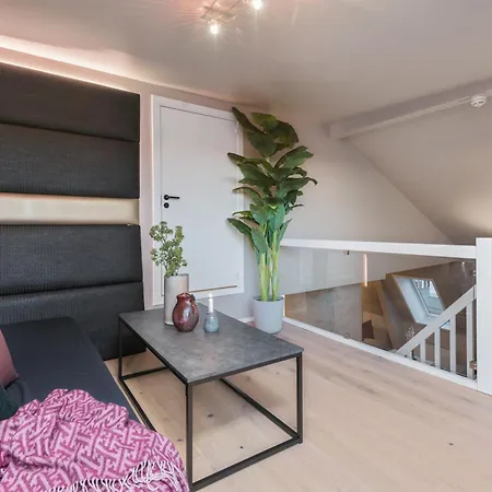 Apartment Two Bedroom Penthouse With Large Living And Rooftop In The Centre Of *