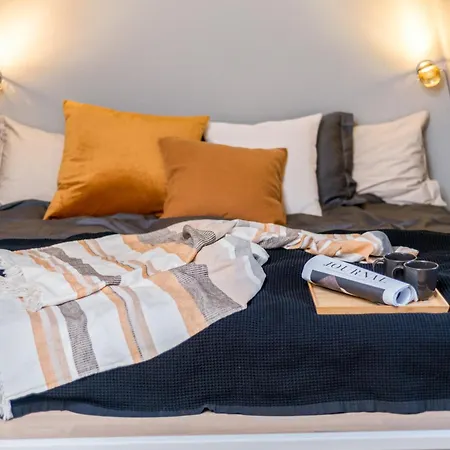 Two Bedroom Penthouse With Large Living And Rooftop In The Centre Of Appartamento Trondheim