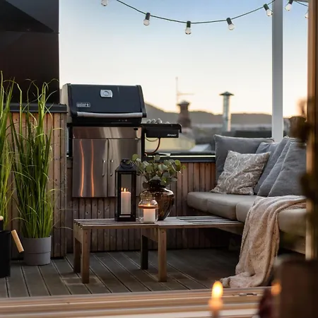Two Bedroom Penthouse With Large Living And Rooftop In The Centre Of Apartment *