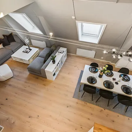 Apartment Two Bedroom Penthouse With Large Living And Rooftop In The Centre Of *