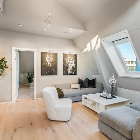 Two Bedroom Penthouse With Large Living And Rooftop In The Centre Of