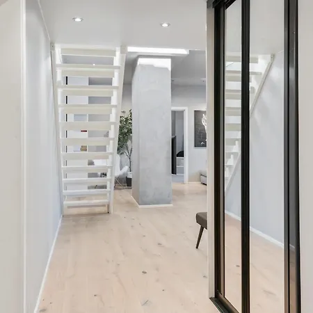 Apartment Two Bedroom Penthouse With Large Living And Rooftop In The Centre Of *