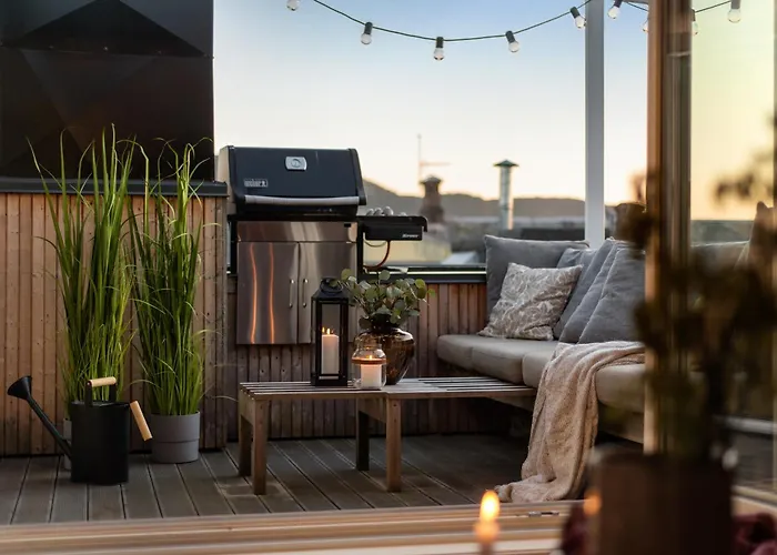 Two Bedroom Penthouse With Large Living And Rooftop In The Centre Of Apartment *
