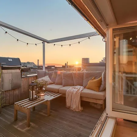 Apartment Two Bedroom Penthouse With Large Living And Rooftop In The Centre Of *