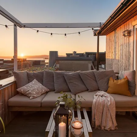 Apartment Two Bedroom Penthouse With Large Living And Rooftop In The Centre Of Trondheim